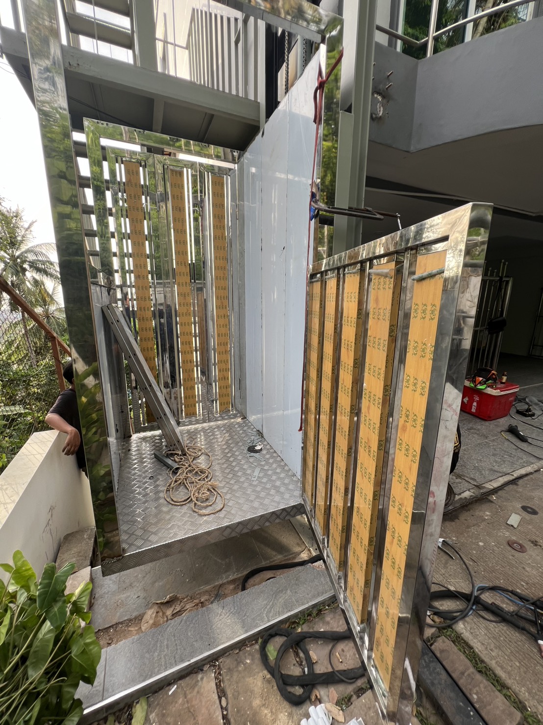 HYDRAULIC LIFT ELEVATOR 31